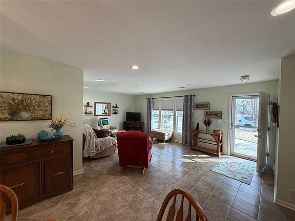 4th image of 314 Lakeview Dr
