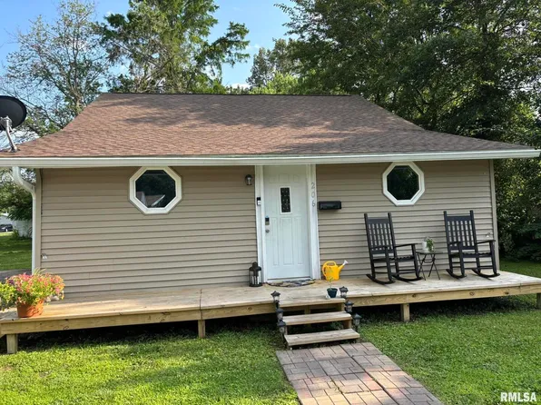 206 E Reed St, Benton, IL 62812