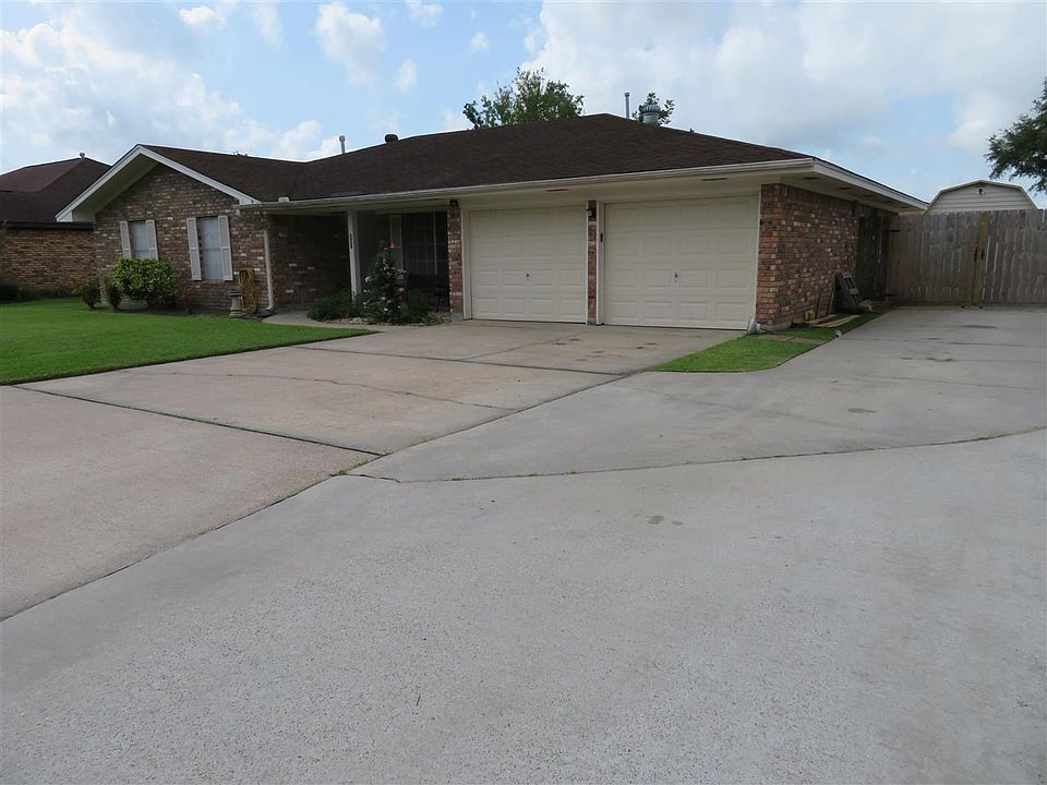 1st image of 907 Shaw Dr