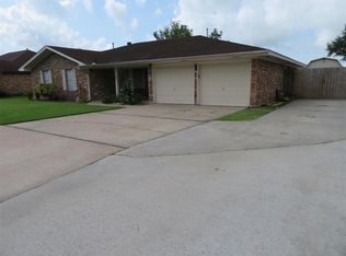 907 Shaw Dr, Nederland, TX 77627