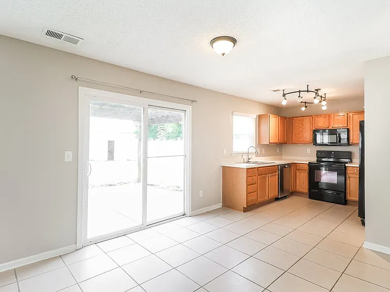 15239 Pangborn Pl — Photo 7