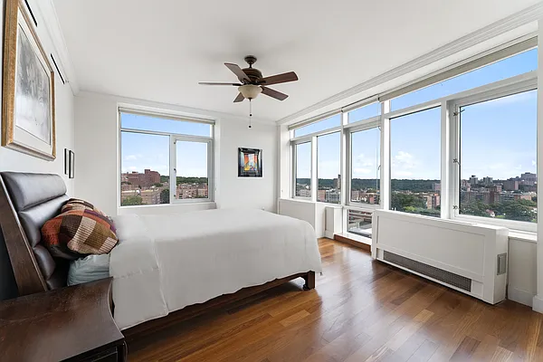 Sold by Julia B Fee Sotheby's International Realty | media 10