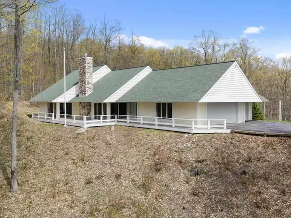 1750 Boyne Cove Dr, Boyne City, MI 49712