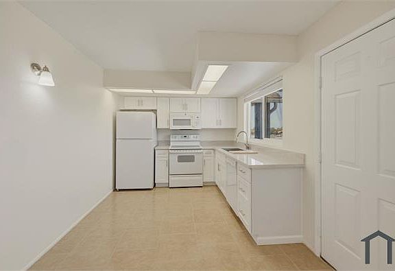 4th image of 45 N Phyllis APT 208