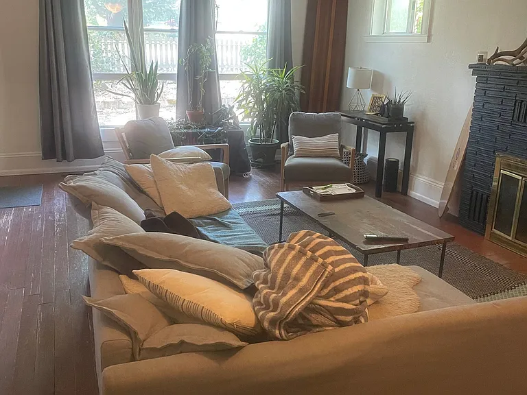 657 Siskiyou Blvd #1 — Photo 4