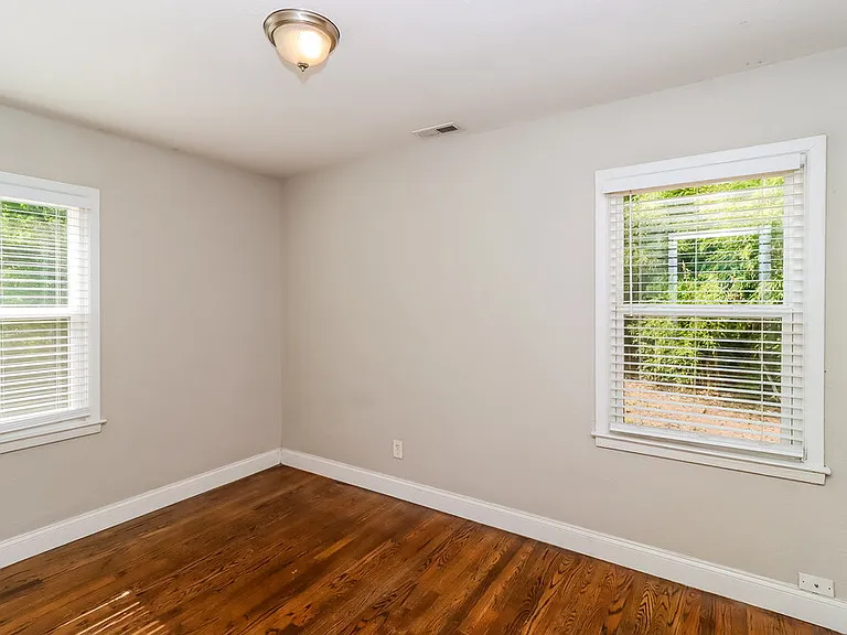 5401 Snow White Ln — Photo 12
