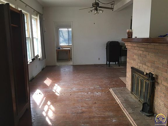 3rd image of 2743 SE Maryland Ave