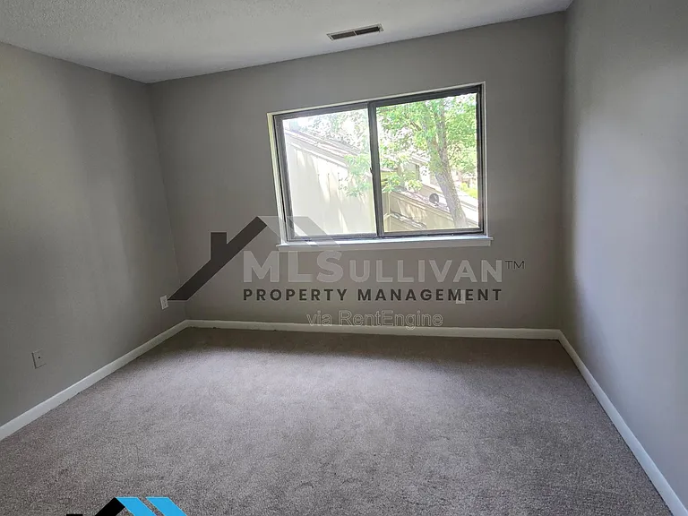 4100 Five Oaks Dr #21 — Photo 13