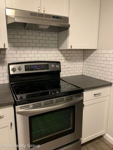 1060 Park Ave APT A4, Woodburn, OR, 97071