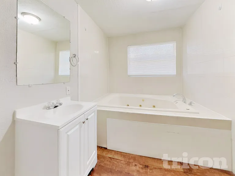 1604 Clark St — Photo 8