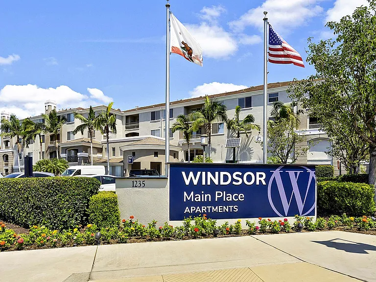 Where standout style meets everyday comfort, welcome to your new address.