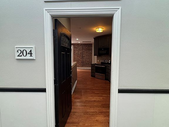 4th image of 21 E Center St