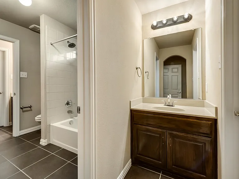 13909 Blueberry Hill Dr — Photo 12