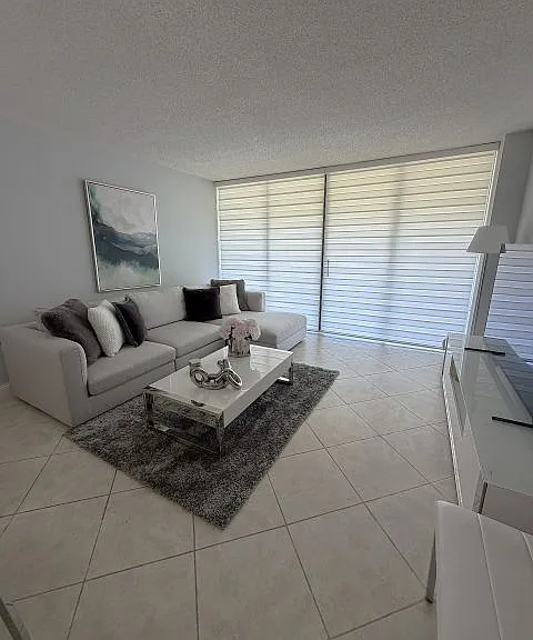 20400 W Country Club Dr #216 — Photo 3