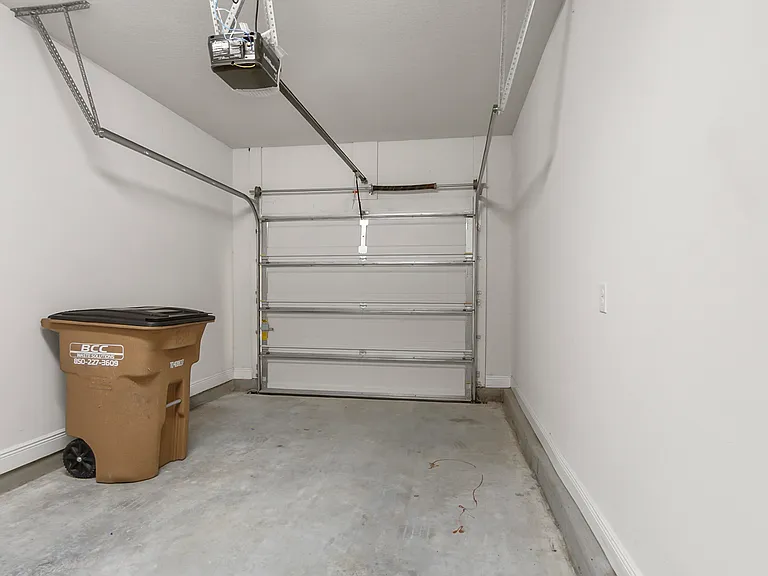1881 Pointe Dr — Photo 28