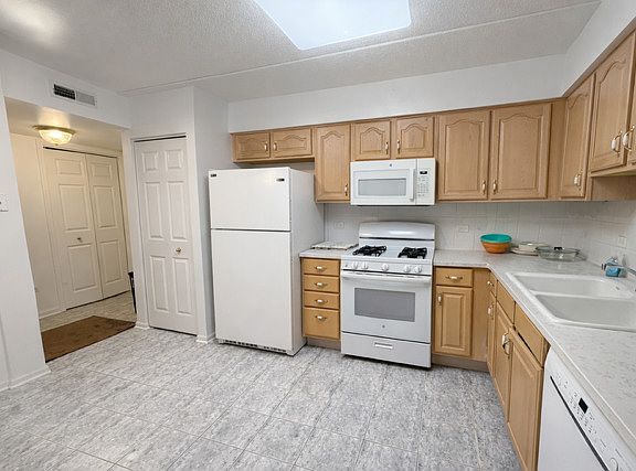 4th image of 7081 W Touhy Ave APT 410