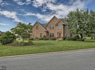 8 Rolling Meadow Rd, Lebanon, PA 17046