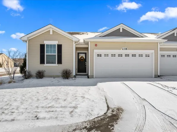 218 Sussex Ct, North Aurora, IL 60542