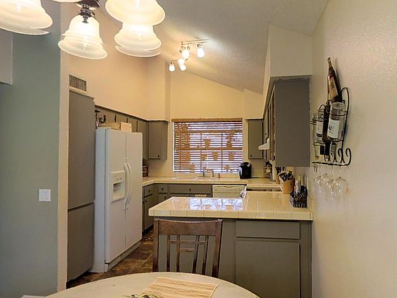 4th image of 3005 W Lupine Ave