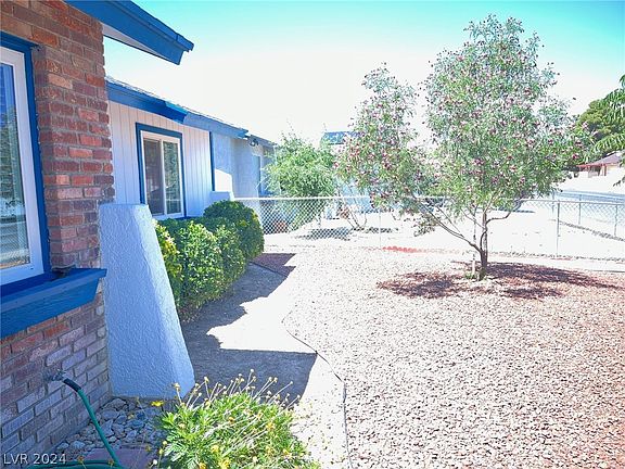 3rd image of 6309 Santa Cruz Ave