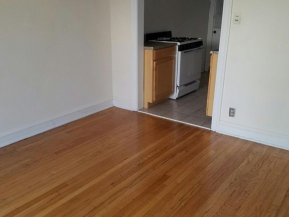 4th image of 1335 W Estes Ave APT 23