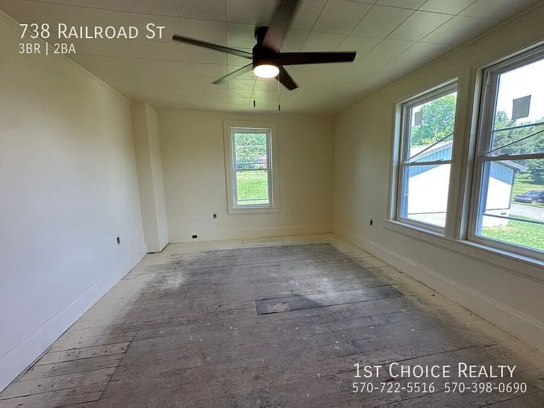 738 Railroad St — Photo 3