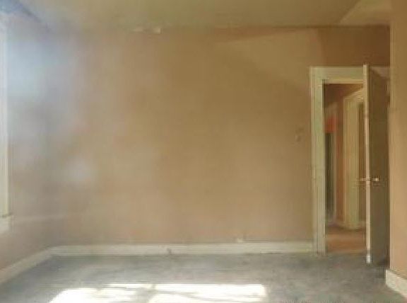 4th image of 2743 Bentley Ave