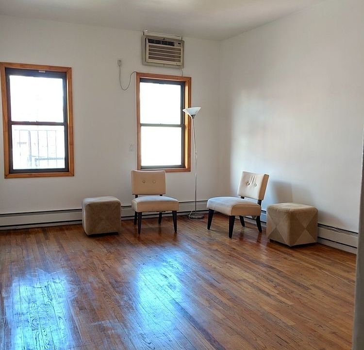 1st image of 9 Doyers St Fl 2