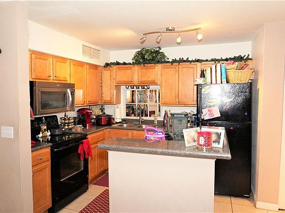 3rd image of 345 Lakepointe 103 Dr