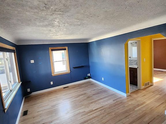 5th image of 1773 Russell Ave