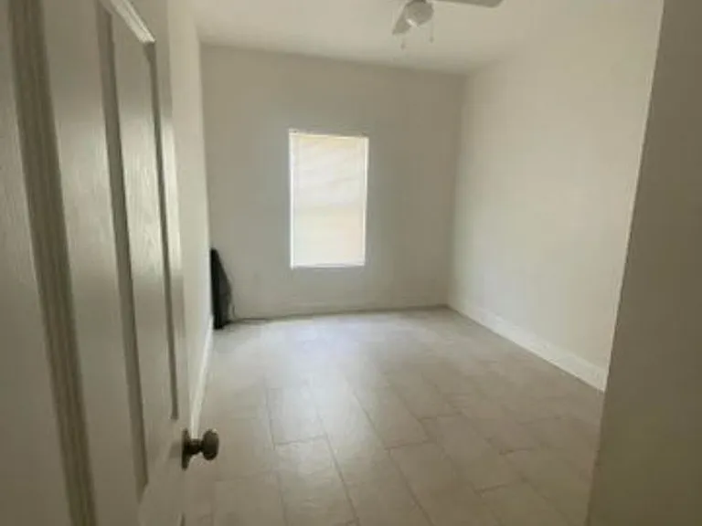 2604 NW 20th St — Photo 5
