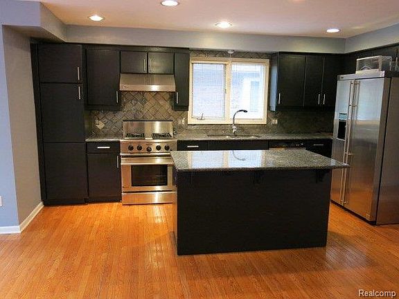 3rd image of 20667 Parkplace Ln