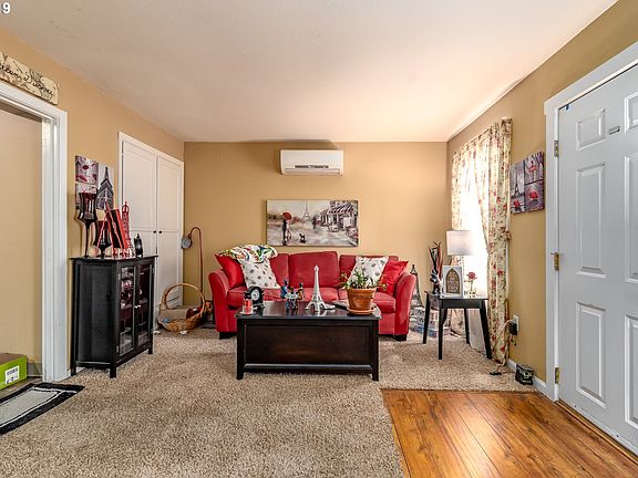 4th image of 2209 Thompson Ave
