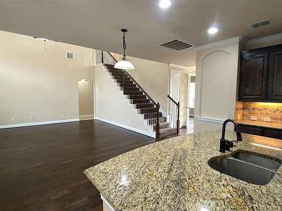 3rd image of 2348 Walnut Grove Ln