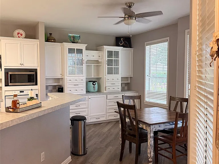 5600 FM 1466 — Photo 7