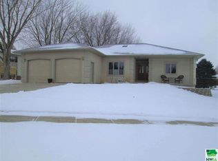 225 Rainbow Dr, Sheldon, IA 51201