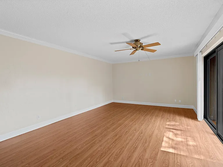 2327 Waterside Dr — Photo 8