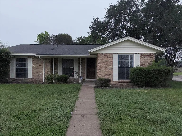 4031 Marchant Rd — Photo 1