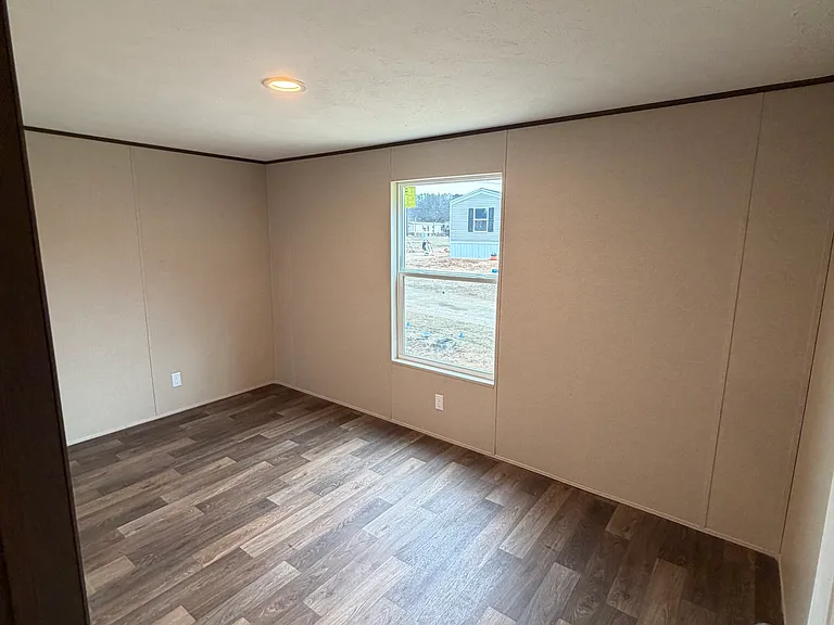 120 Linda Ln — Photo 4
