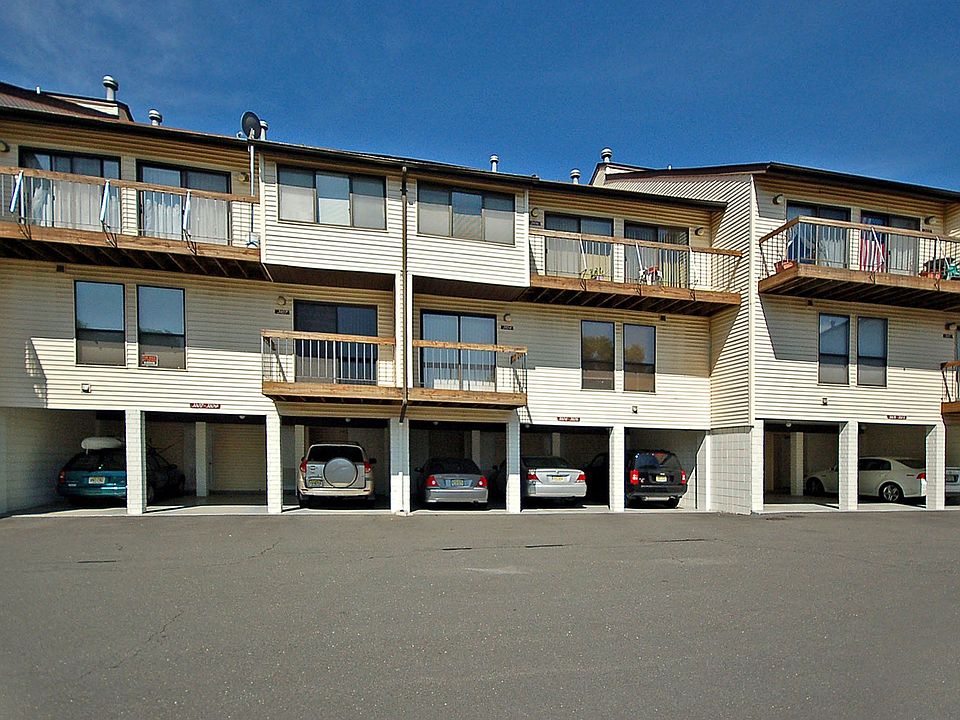 Exterior w/Garage
