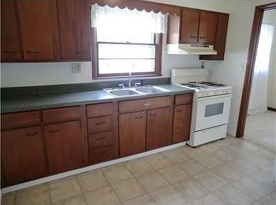 3rd image of 535 Campbells Creek Dr