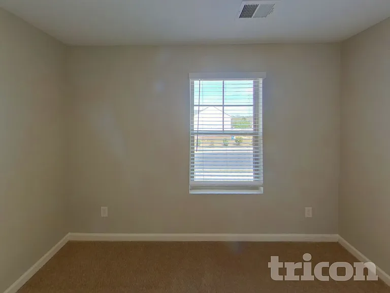 1405 Veranda Ln — Photo 12