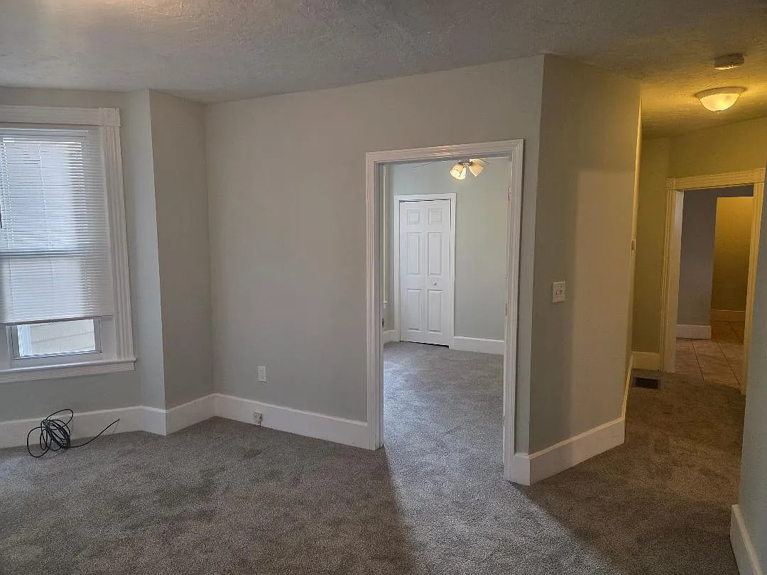 2 bed, 1000 sqft, $2,300 — Photo 3