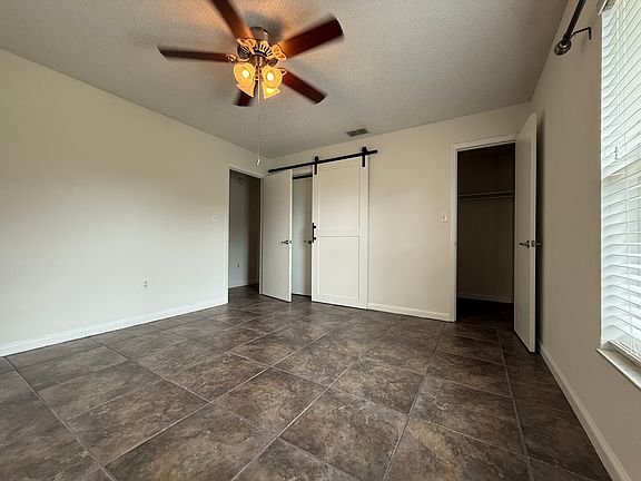 4th image of 36326 Stratford Ct