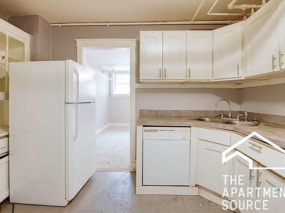 2nd image of 1903 W Argyle St APT 1