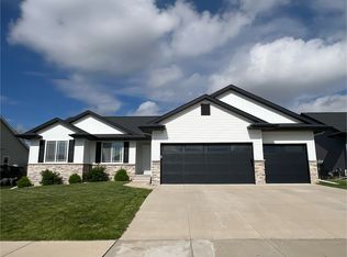 2412 Snapdragon Cir SW, Cedar Rapids, IA 52404