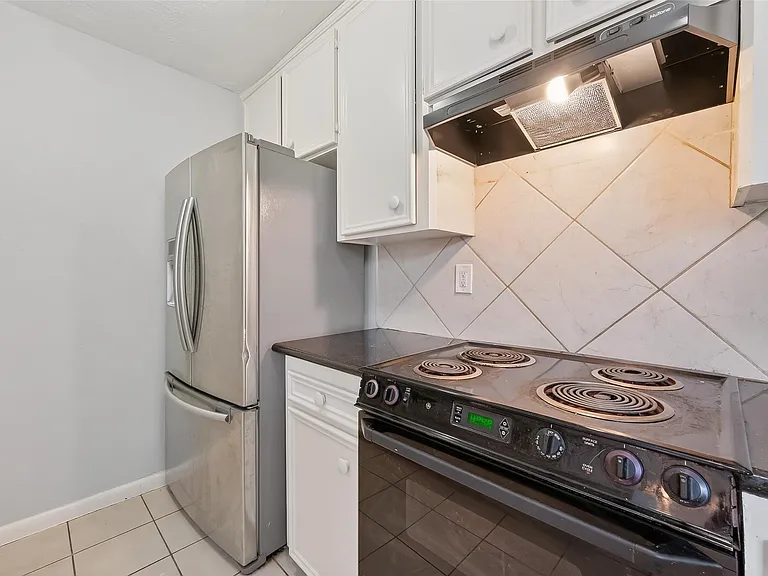 8646 Maplecrest Dr — Photo 17
