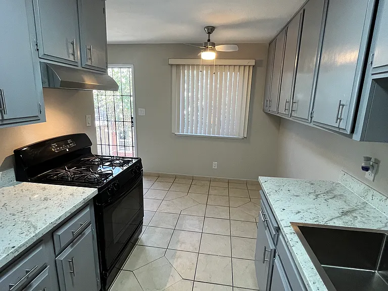 405 E Locust St #5 — Photo 8