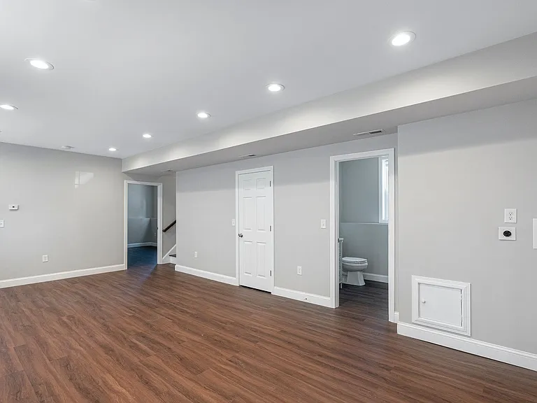 445 Admiral St — Photo 9
