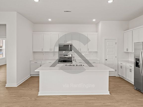 5th image of 621 Riley Ln